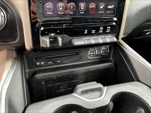 Used 2019 RAM 1500 Laramie AWD/4WD image 18