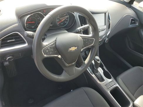 Certified 2017 Chevrolet Cruze LT w/ Convenience Package image 17