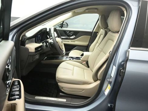 Certified 2022 Lincoln Corsair AWD w/ Equipment Group 101A image 10