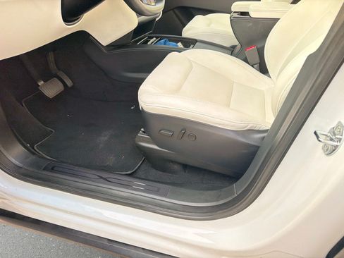 Used 2020 Tesla Model X Long Range AWD/4WD image 18