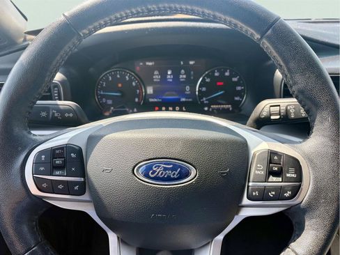 Used 2022 Ford Explorer XLT w/ Equipment Group 202A RWD image 16