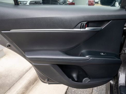 Used 2020 Toyota Camry SE image 16