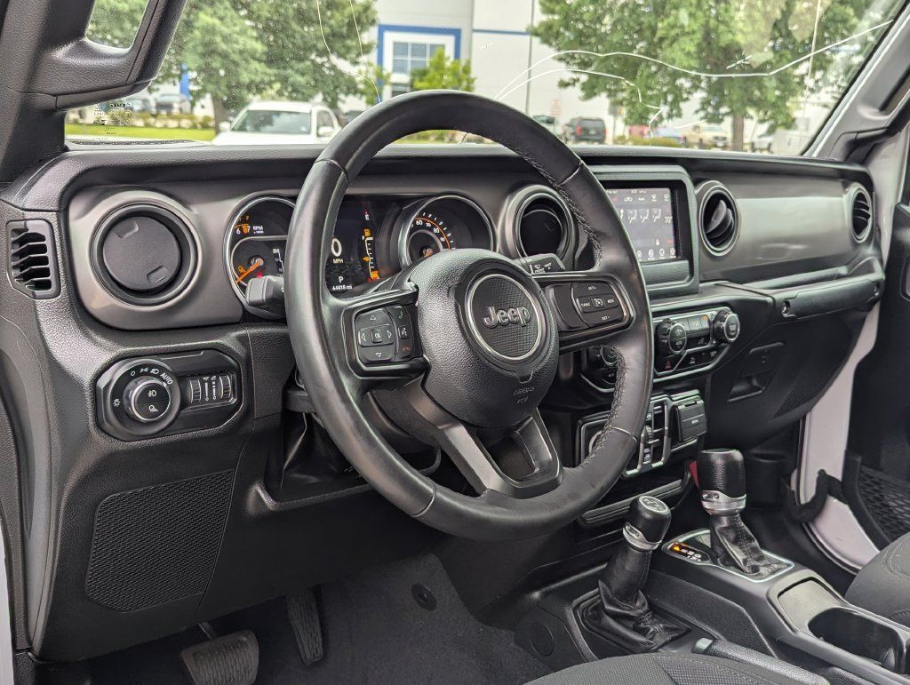 Used 2022 Jeep Gladiator Sport AWD/4WD image 4