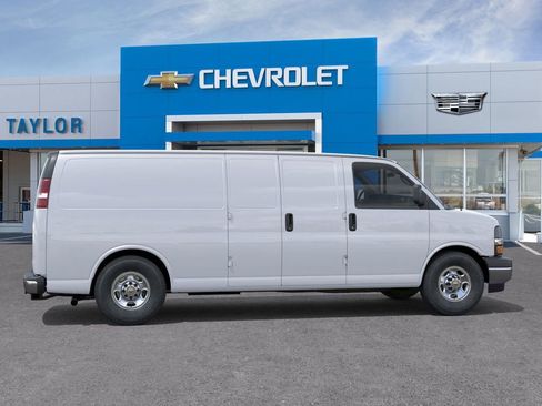 New 2026 Chevrolet Express 3500 Extended RWD image 5