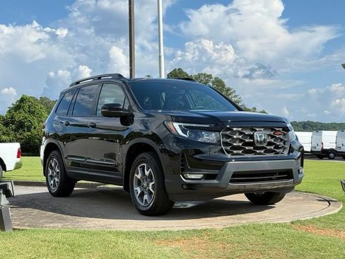 Used 2023 Honda Passport TrailSport image 1
