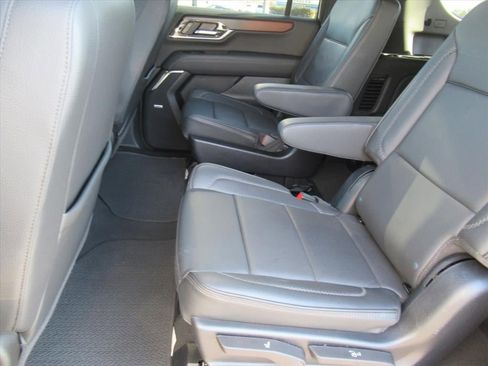 Used 2025 GMC Yukon XL Denali image 27