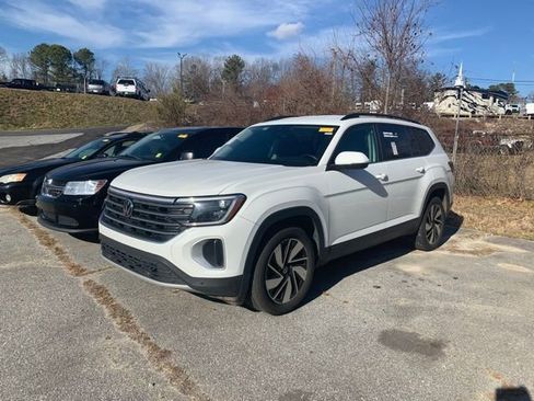 Used 2024 Volkswagen Atlas SE image 11