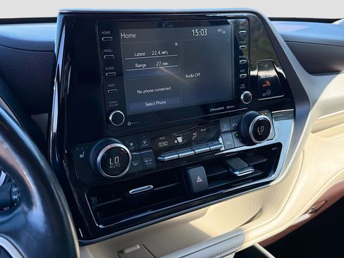 Used 2022 Toyota Highlander XLE image 28