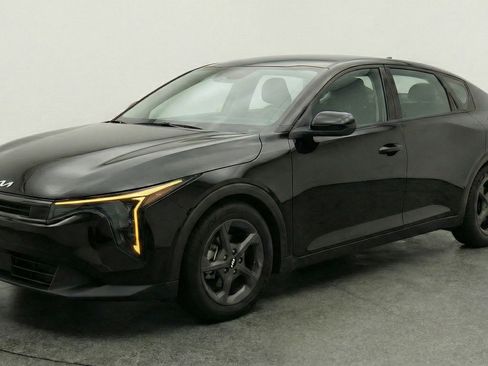 Used 2025 Kia K4 LXS FWD image 3