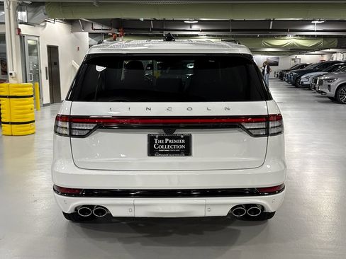 Used 2026 Lincoln Aviator AWD w/ Jet Appearance Package image 3
