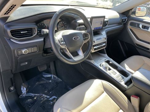 Used 2022 Ford Explorer XLT image 14