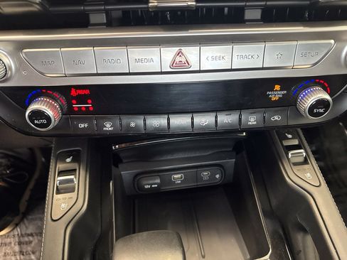 Used 2023 Kia Telluride EX w/ EX Captain's Chair Package FWD image 19