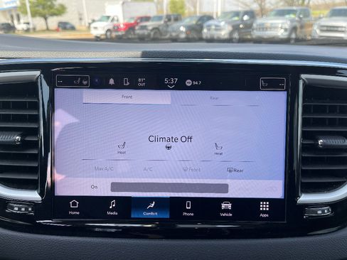 Used 2024 Chrysler Pacifica Touring-L image 28