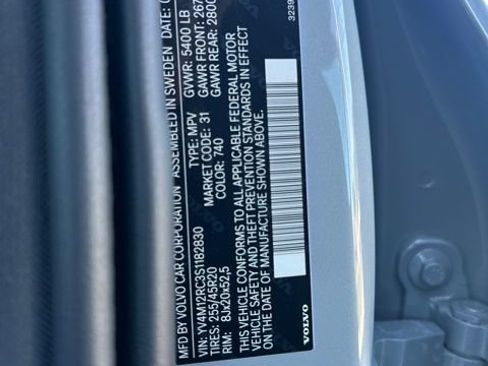Used 2025 Volvo XC60 B5 Plus AWD/4WD image 30
