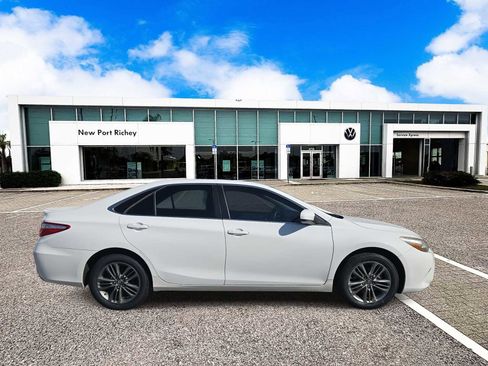 Used 2017 Toyota Camry LE image 9