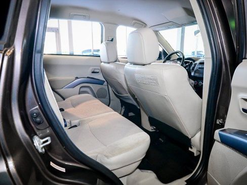 Used 2010 Mitsubishi Outlander SE AWD/4WD image 19
