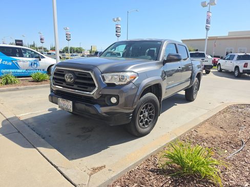Used 2018 Toyota Tacoma SR5 AWD/4WD image 1