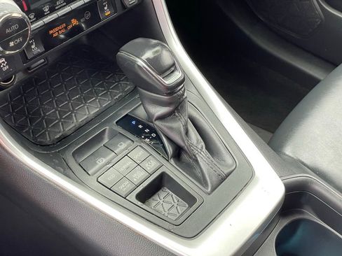 Used 2021 Toyota RAV4 XLE Premium image 18