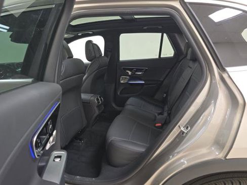 Used 2023 Mercedes-Benz GLC 300 4MATIC image 7