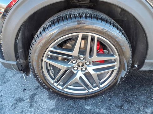 Used 2025 Ford Explorer ST-Line w/ ST-Line Street Pack image 11