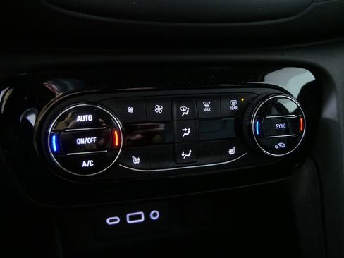 Used 2023 Buick Encore GX Select AWD/4WD image 23