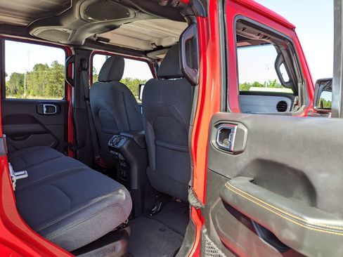 Certified 2025 Jeep Wrangler Unlimited Sahara AWD/4WD image 48