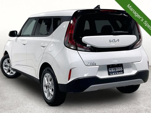 Used 2025 Kia Soul LX FWD image 15