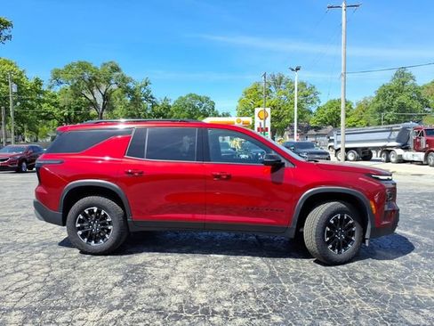 Used 2025 Chevrolet Traverse Z71 AWD/4WD image 4