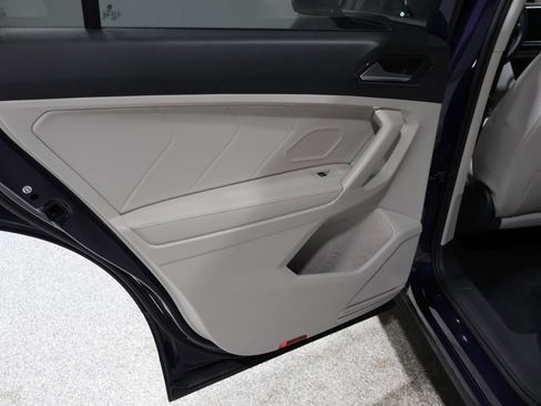 Used 2022 Volkswagen Tiguan SE image 18