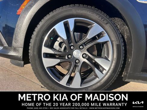 Used 2018 Buick Regal Preferred w/ Sights and Sounds Package image 10