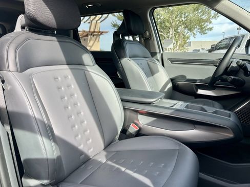 Used 2024 Kia EV9 Wind image 13