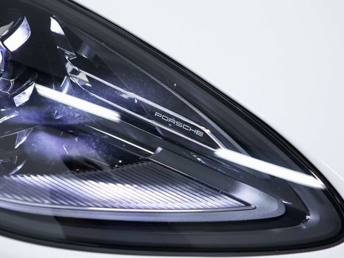 Certified 2024 Porsche Macan image 34