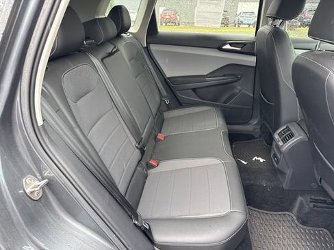 Used 2023 Volkswagen Taos SE w/ Panoramic Sunroof Package FWD image 14