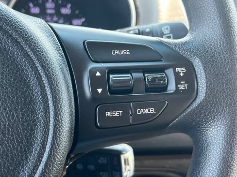 Used 2015 Kia Sedona LX w/ LX Convenience Package FWD image 33