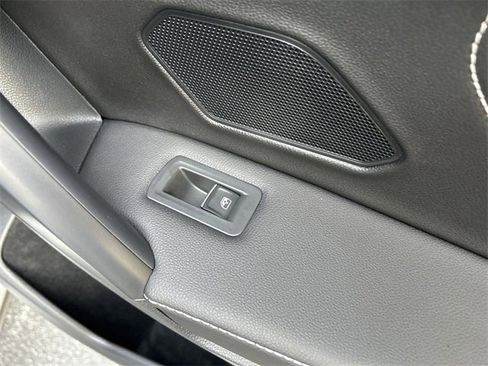 Used 2022 Volkswagen Tiguan SE image 20