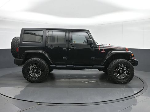 Used 2017 Jeep Wrangler Unlimited Sahara w/ Connectivity Group AWD/4WD image 8