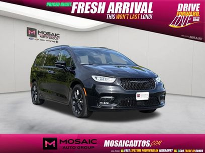 Used 2025 Chrysler Pacifica Limited