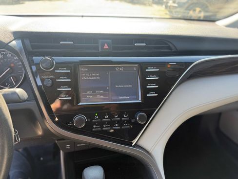 Used 2018 Toyota Camry LE image 9