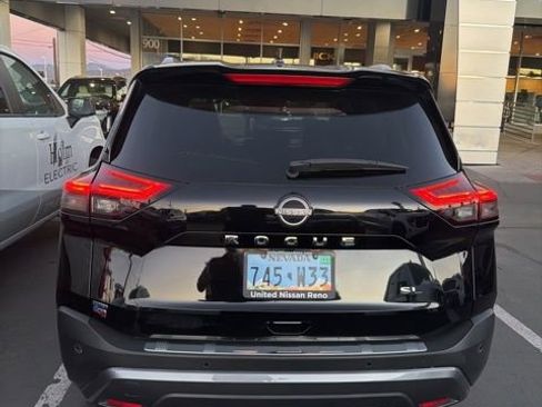Used 2023 Nissan Rogue SL image 5