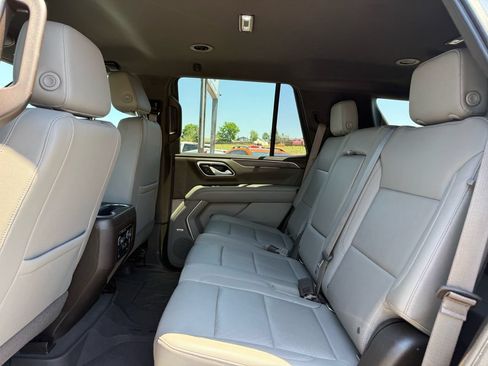 Used 2021 Chevrolet Tahoe Z71 w/ Luxury Package AWD/4WD image 20