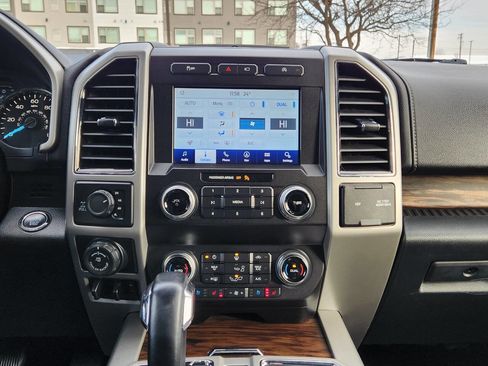 Used 2019 Ford F150 Lariat w/ Equipment Group 502A Luxury AWD/4WD image 18