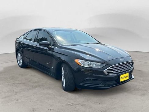 Used 2018 Ford Fusion SE FWD image 3