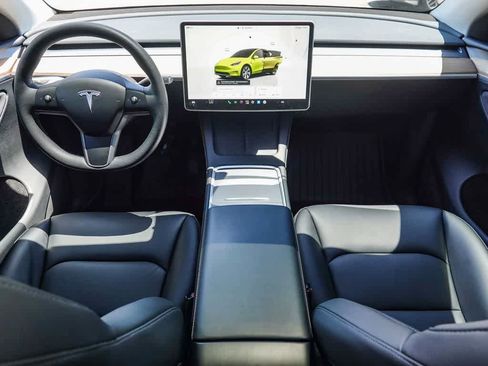 Used 2023 Tesla Model Y AWD image 11