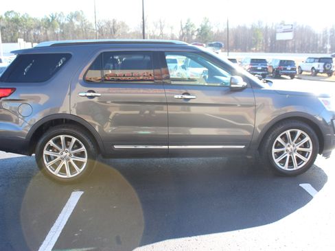 Used 2017 Ford Explorer Limited image 5