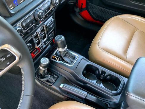 Used 2023 Jeep Gladiator Rubicon w/ Cold Weather Group AWD/4WD image 17