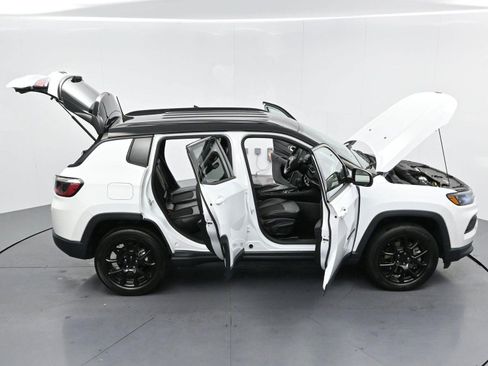 Used 2023 Jeep Compass Latitude AWD/4WD image 37