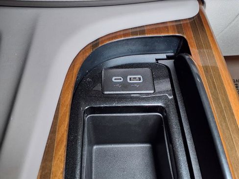 Certified 2024 Cadillac Escalade Premium Luxury Platinum image 6