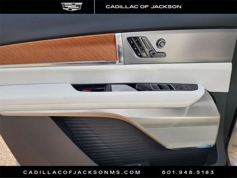 New 2026 Cadillac Vistiq Sport image 12