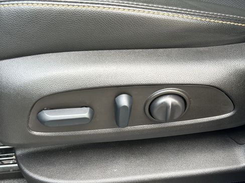 Used 2022 Chevrolet Equinox Premier FWD image 15