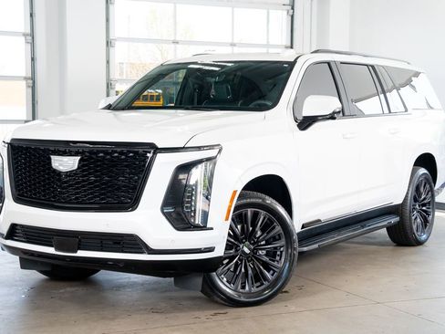 Used 2025 Cadillac Escalade ESV Sport w/ LPO, ONYX Package AWD/4WD image 2